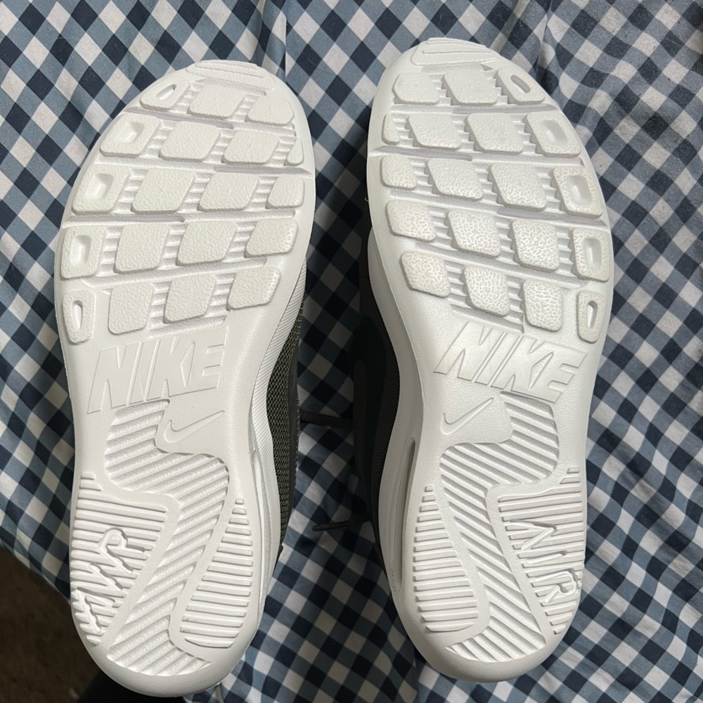 Nike Air Max Oketo running shoe - Picture 3 of 4